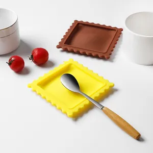 Poggiamestolo in Silicone a Forma di Biscotto Creativo Supporto per Spatola Resistente al Calore Tappetino per Cucina Antiscivolo