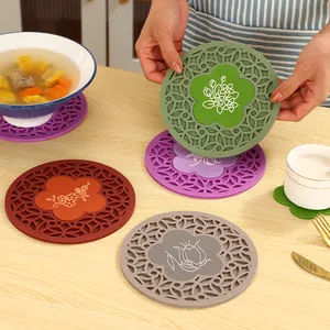 Round heat-resistant silicone insulation pads with floral cutout design for dining