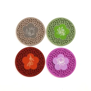 Set of 4 colorful floral silicone heat insulation pads for kitchen and dining table