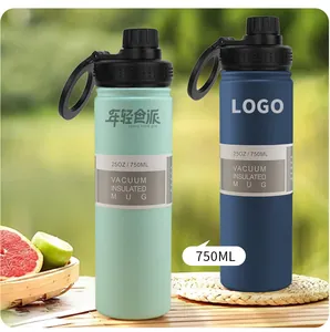 Detaillierte Ansicht von zwei 750 ml vakuumisolierten Edelstahl-Wasserflaschen