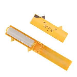 Portable folding cat-shaped washable lint roller for efficient hair and dust removal