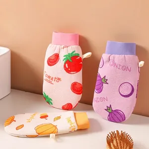 Double-sided exfoliating bath gloves with tomato and onion patterns for body care