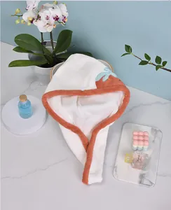 Bonnet de séchage de cheveux fraise en microfibre douce avec tissu ultra absorbant