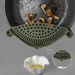 Universal green silicone clip-on pot strainer for kitchen draining and oil filtering