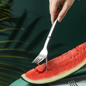 Herramienta creativa 2 en 1 de acero inoxidable para rebanar sandía y tenedor de frutas