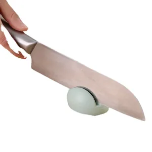 Mini frog-shaped manual knife sharpener tool for kitchen scissors and chef knives