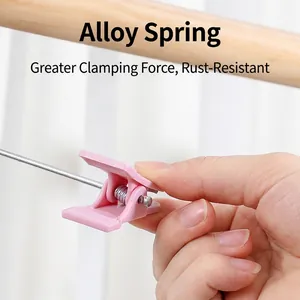 Clip in plastica rosa per pantaloni con molla in lega resistente alla ruggine