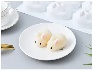 Postres realistas en forma de conejo hechos con un molde de silicona para mousse de 6 cavidades.
