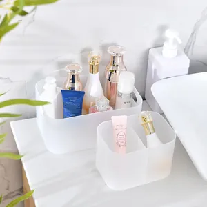 Minimalistischer Kosmetik-Organizer aus mattem Kunststoff für Waschtische