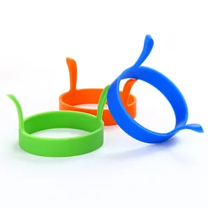 Cercle à œufs coloré en silicone alimentaire avec poignées résistantes pour cuisson facile