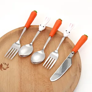 Set posate bambini in acciaio inox con manici carino a forma di carota e coniglietto