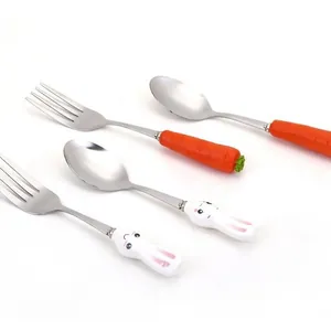 Set di posate per bambini in acciaio inossidabile con manici a forma di coniglio e carota