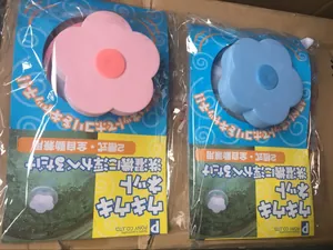 Vue détaillée de l'emballage des sacs en filet à peluches flottants rose et bleu