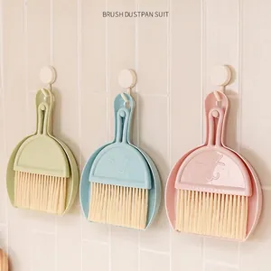 Mini Desktop Broom Dustpan Combination Home Keyboard Cleaning Brush Small Handheld Sweeping Tool Plastic Cartoon Smile Design