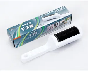 Manual static lint roller with retail packaging for clothes and pet hair removal