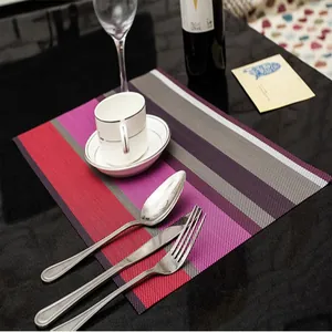 Tovaglietta in PVC resistente al calore con eleganti strisce per decoro tavola
