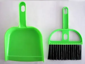 Portable mini desktop broom and dustpan set for keyboard and small space cleaning