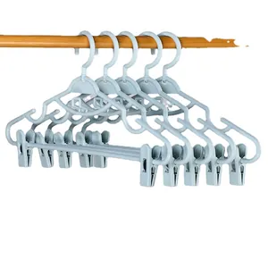 Cintres en plastique bleu clair avec clips réglables pour jupes et pantalons, lot de 5.