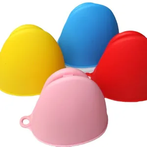 Set van vier hittebestendige siliconen ovenwantclips in diverse kleuren voor de keuken