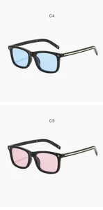 Détail de lunettes de soleil carrées à la mode avec verres bleu clair et rose