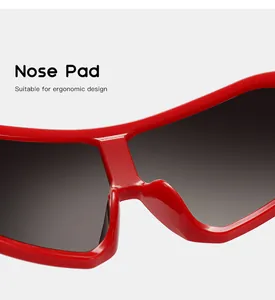 Gros plan détaillé du pont de nez ergonomique des lunettes de soleil sport enfant