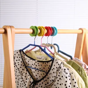 Lot d'anneaux en silicone colorés coupe-vent pour fixer les cintres sur les tringles à linge