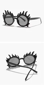 Vue détaillée de lunettes de soleil en forme de flamme noire pour enfants, deux angles