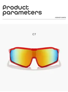 Lunettes de soleil de sport pour enfants monture rouge avec verre monobloc irisé.