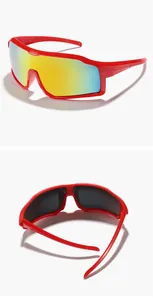 Vues avant et intérieure de lunettes de soleil de sport pour enfants à monture rouge