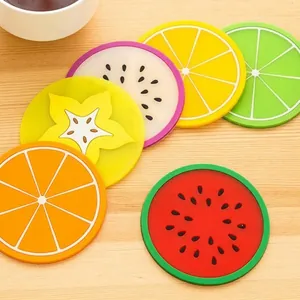 Sottobicchieri colorati in silicone a forma di frutta con motivi a cartoni animati