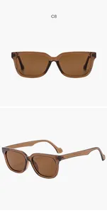 Klassieke bruine retro vierkante zonnebril met doorschijnend montuur en UV-bescherming.