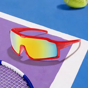 Lunettes de soleil sport enfant monture rouge et verres miroirs jaunes pour cyclisme.