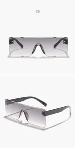 Vista detallada de las gafas de sol de pantalla sin montura retro con lentes degradadas.