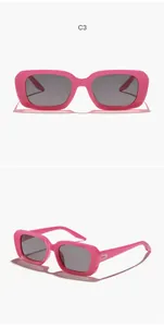 Dettagli vista frontale e laterale di occhiali da sole rosa per bambini moda