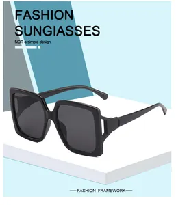 Gafas de sol cuadradas de moda con diseño único de patillas caladas en negro