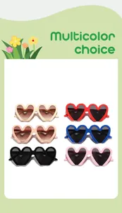 Detalle que muestra seis gafas de sol de colores en forma de corazón para niños