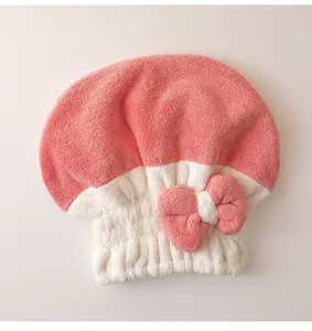 Cuffia asciugacapelli in microfibra rosa e bianca con fiocco carino per asciugatura rapida