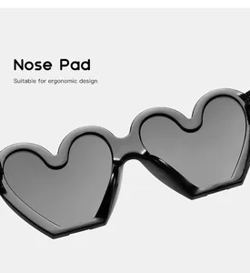 Detalle macro de la almohadilla nasal ergonómica en gafas de sol con forma de corazón