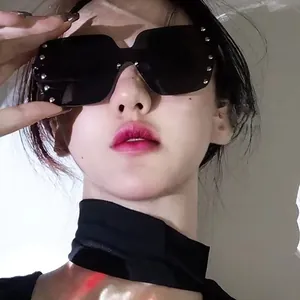 Rimless Rivet One-Piece Lens Sunglasses For Women Oversized Metal Frame Gradient AC Lens European Fashion Sunshade Eyewear