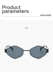 Lunettes de soleil tendance en métal à polygone irrégulier avec larges branches.