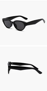 Gedetailleerde weergaven van zwarte vintage cat-eye zonnebrillen met glanzende monturen.
