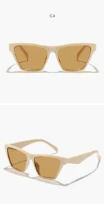 Vue détaillée montrant les profils avant et latéraux des lunettes de soleil œil de chat beige