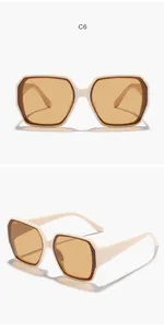 Detailansichten einer übergroßen beige quadratischen Sonnenbrille mit bernsteinfarbenen Gläsern
