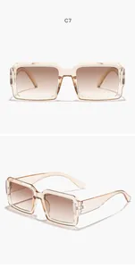 Detailansicht der quadratischen Cyberpunk-Sonnenbrille mit champagnerfarbenem Rahmen