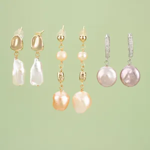 Elegante collezione di orecchini con perle barocche naturali in finiture oro e argento