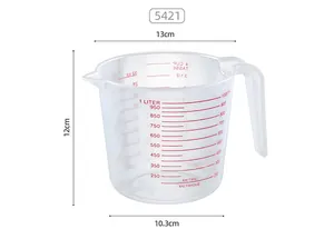 Technical detail of a 1000ml plastic measuring cup with handle and red scale markings