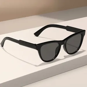 Occhiali da sole classici neri con montatura quadrata e design oversize per protezione UV giornaliera