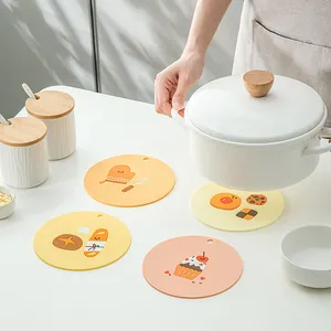 Set di sottopentola in silicone con cartoni animati resistenti al calore per la cucina