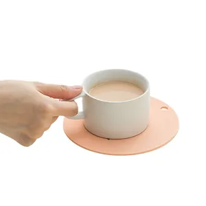 Sottobicchiere rotondo in silicone rosa premium resistente al calore per tazze