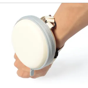 Custodia portatile tonda per occhiali da sole con cinturino da polso e cerniera